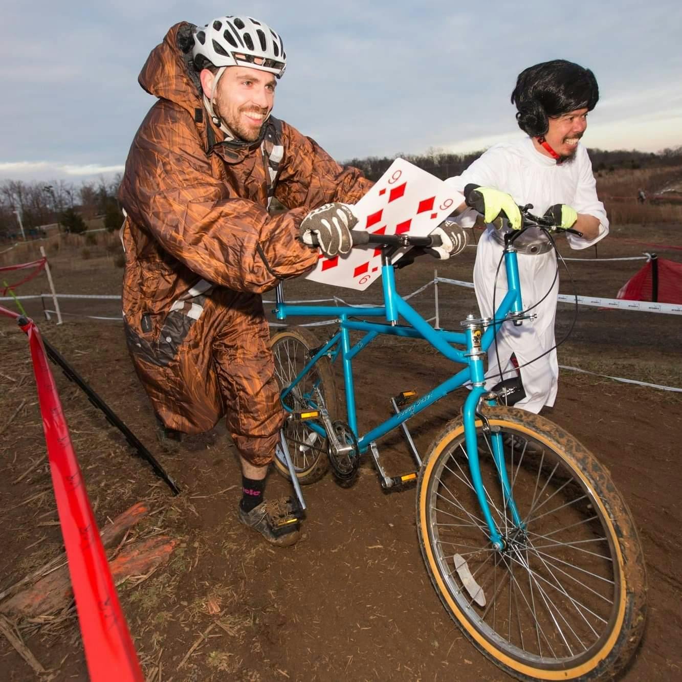 Side-by-side tandem races CX